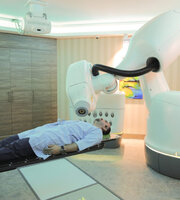 assets/images/photos/doctors-and-technologies/cyberknife-m6.jpg